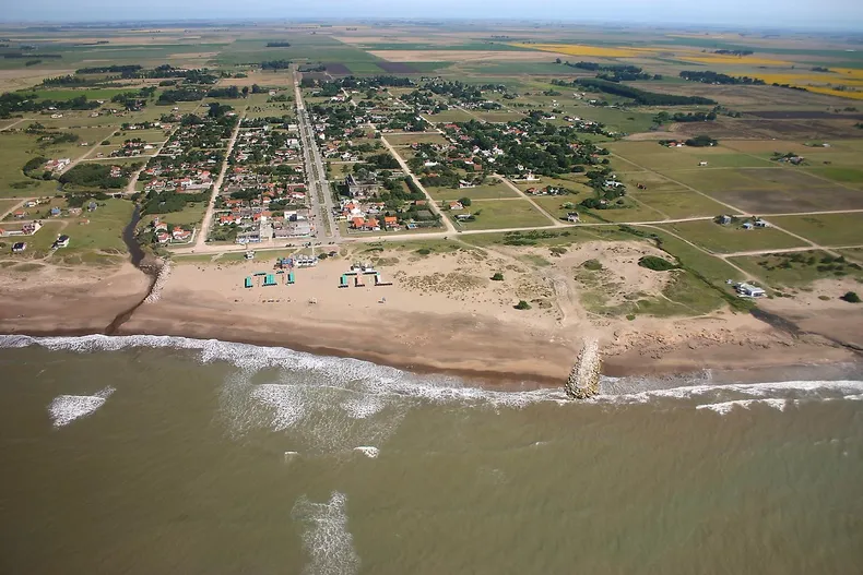 El hotel que dio origen a Mar del Sur y quedó bajo la arena.