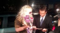 Eduardo Feinmann perdió una apuesta y le llevó flores a Estelita Eduardo Feinmann perdió una apuesta y le llevó flores a Estelita