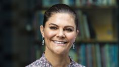 La princesa tiene 45 años. La princesa tiene 45 años.