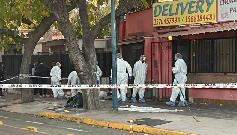 Asesinaron a un hombre a puñaladas en Mendoza.