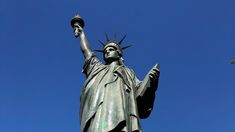 La Estatua de la Libertad de Buenos Aires mide solo 3 metros. La Estatua de la Libertad de Buenos Aires mide solo 3 metros.