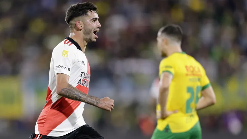 Santiago Simón quiere volver a marcarle un gol a Defensa en Florencio Varela.