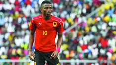 Este jugador africano ganó un premio pero cobró popularidad en internet por otro motivo. Este jugador africano ganó un premio pero cobró popularidad en internet por otro motivo.