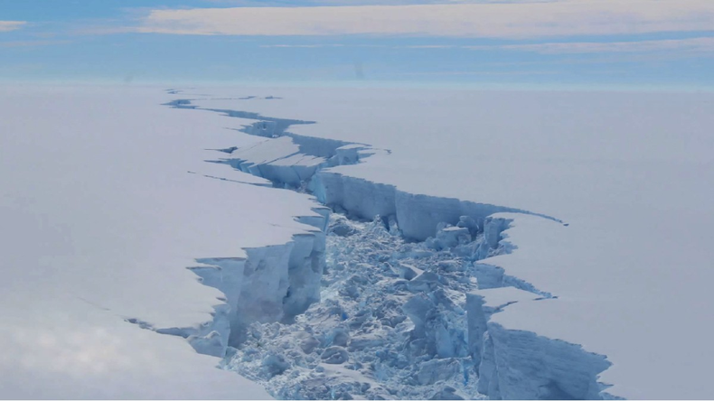 Se cree que el calentamiento global, especialmente en las regiones polares del Hemisferio Sur, contribuye a la disminución del hielo.