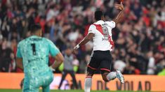 Borja festeja ante el lamento de Chiquito Romero.