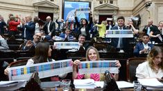 Con 143 votos afirmativos, 87 negativos y 5 abstenciones, se aprobó la Boleta Única de Papel (consideración de las modificaciones introducidas por Senado). Con 143 votos afirmativos, 87 negativos y 5 abstenciones, se aprobó la Boleta Única de Papel (consideración de las modificaciones introducidas por Senado).