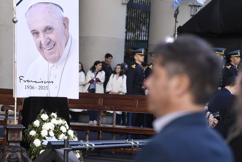 Axel Kicillof asistió a la misa en la Catedral de Buenos Aires. Axel Kicillof asistió a la misa en la Catedral de Buenos Aires.