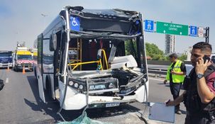 El interno de la línea 57, destrozado.