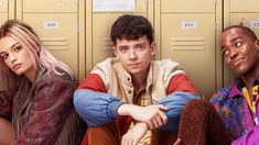 Otis y Eric se enfrentan ahora a su primer día en Cavendish Sixth Form College. Otis y Eric se enfrentan ahora a su primer día en Cavendish Sixth Form College.