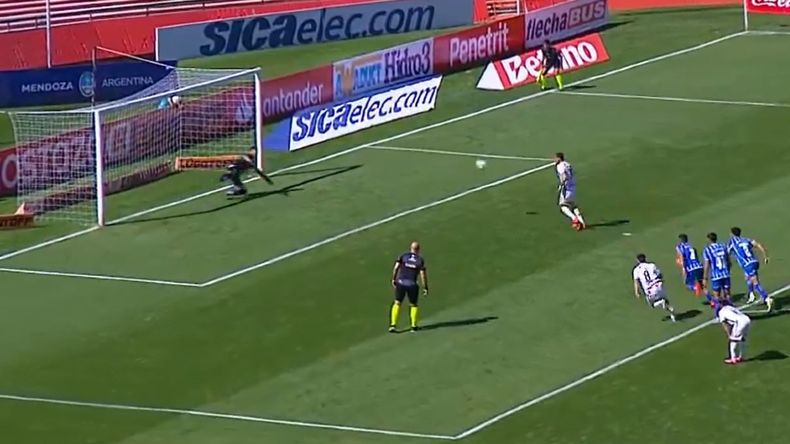 Fydriszewski se hizo cargo del penal y despojó a Iker Munian en la ejecución que terminó en las manos de Petroli