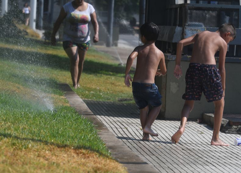 La temperatura mínima registrada en CABA el sábado fue la más alta desde 1906.