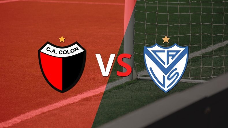 Ramón Ábila ayudó con doblete a Colón en victoria frente a Vélez