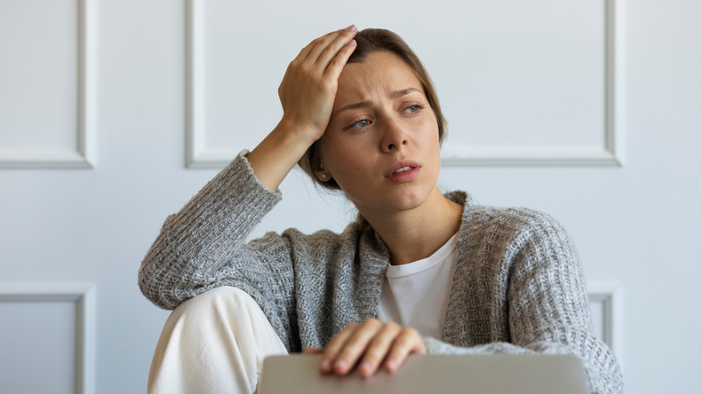 Según la psicología, revisar repetidamente si se cerró bien la puerta o la llave de gas no es un acto fortuito, sino que refleja un significado profundo en la conducta de la persona