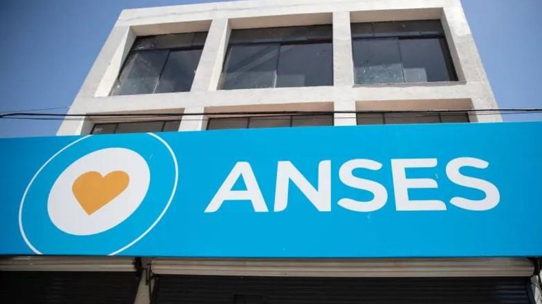 De los Heros Battini fue&nbsp;Administradora de Fondos de Jubilaciones y Pensiones (AFJP).