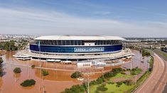 Los alrededores del estadio de Gremio repletos de agua. Los alrededores del estadio de Gremio repletos de agua.