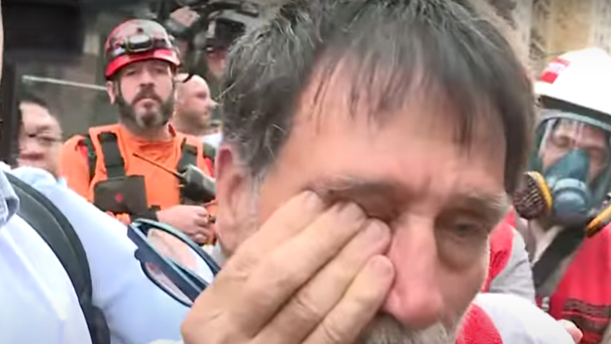 Feroz represión en el Congreso: la Policía atacó a jubilados y al padre Paco Olveira