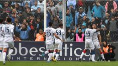 Todos abrazan a Gonzalo Maroni, autor de un golazo en Córdoba. Todos abrazan a Gonzalo Maroni, autor de un golazo en Córdoba.