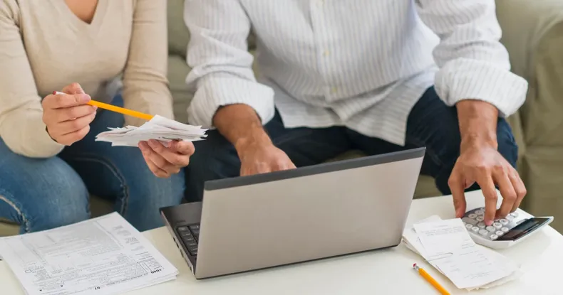 Una familia tipo propietaria de su vivienda con un ingreso de entre $1.994.869