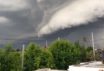Varias provincias afectadas por inclemencias climáticas extremas este domingo.
