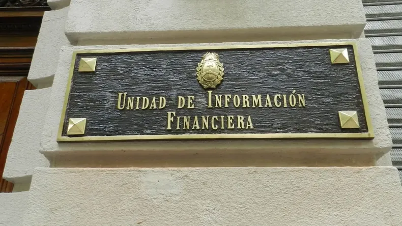 La UIF dispuso nuevas medidas de control sobre lavado de activos y financiamiento del terrorismo.