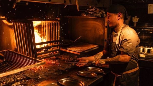 Los 33 entré en el puesto 15 del ránking de los 101 Worlds Best Steak Restaurants y en la lista de recomendados de Michelin