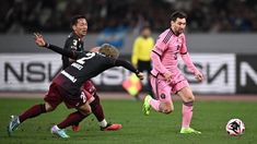 Messi ingresó en el segundo tiempo y fue ovacionado Messi ingresó en el segundo tiempo y fue ovacionado