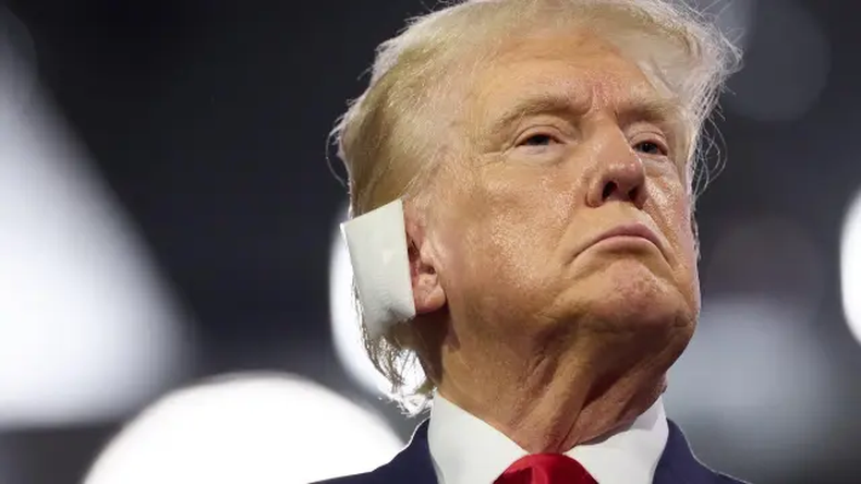 Donald Trump fue herido en su oreja derecha.