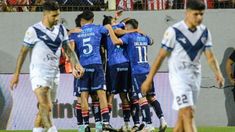 Vélez dejó en Santa Fe un invicto de nueve partidos al hilo. Vélez dejó en Santa Fe un invicto de nueve partidos al hilo.