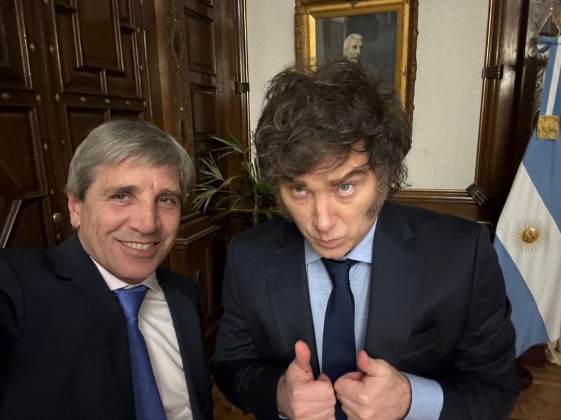 Javier Milei junto a Luis Caputo.&nbsp;