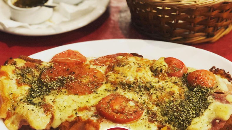 Las milanesas son ideales para compartir entre dos.&nbsp;
