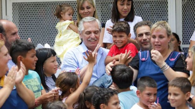 El primer mandatario visitó este viernes el Hogar Juan XXIII y el Espacio de Primera Infancia (EPI.