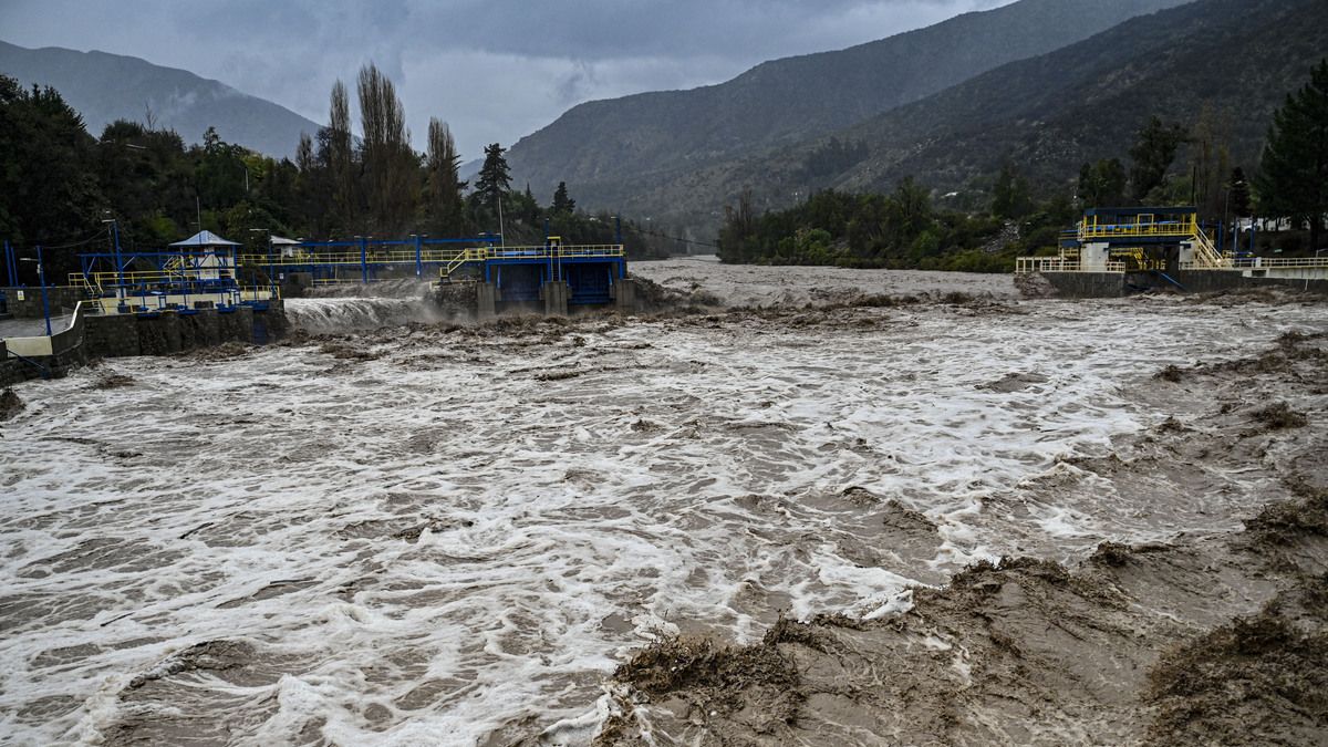 graves inundaciones en chile dos muertos y más de 4 000 damnificados