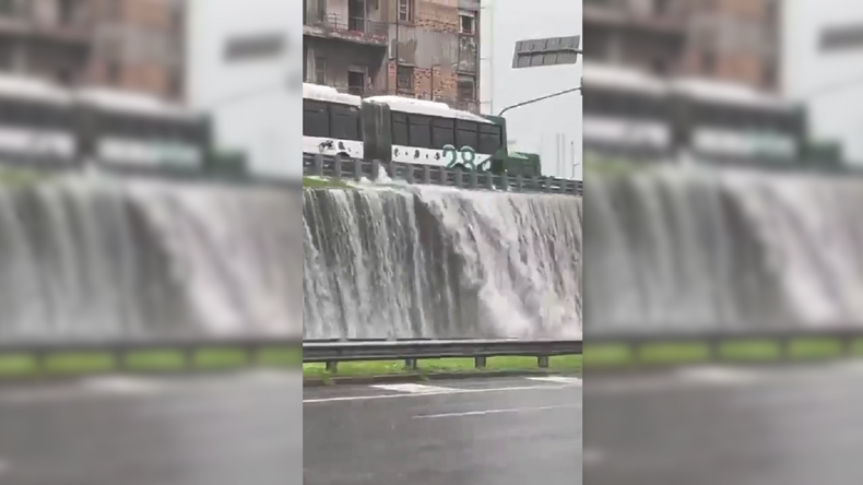 El agua no da tregua.
