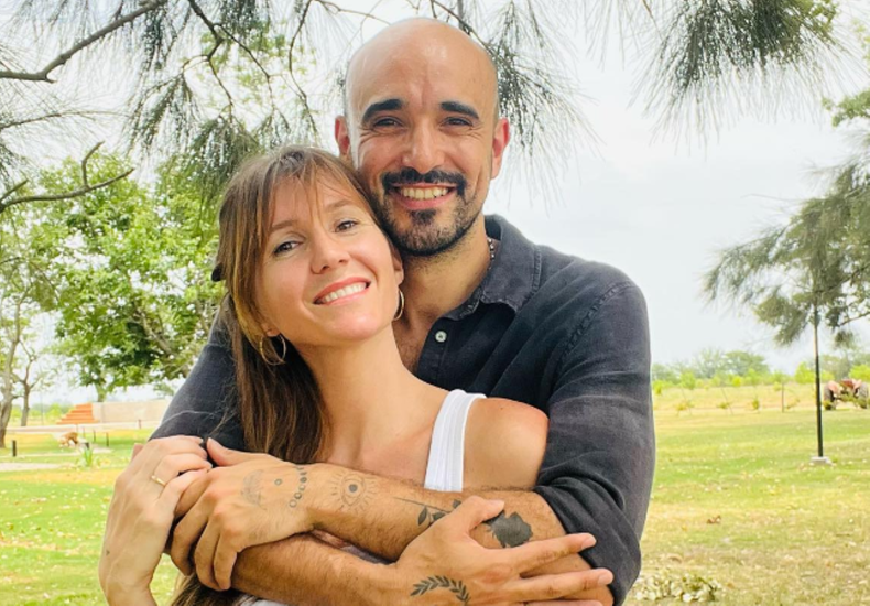 La pareja se casó en 2021 y ahora esperan a su segundo hijo, ya que tienen a Agustín de 3 años.