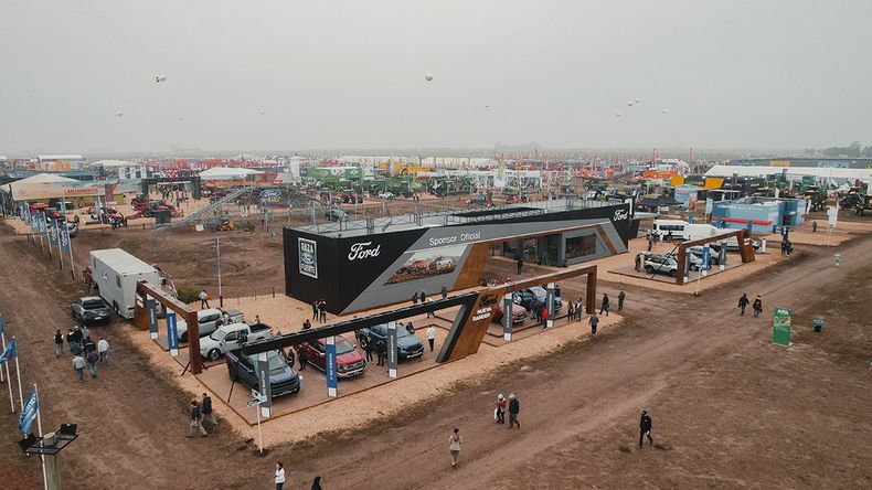 Ford es sponsor oficial de la muestra.