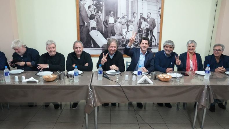 El ministro del Interior mantuvo un encuentro en la sede de la Federación Gráfica.