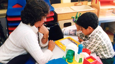 El entrenamiento conductual de los padres mejora la actitud y el estrés de los progenitores y de los niños. El entrenamiento conductual de los padres mejora la actitud y el estrés de los progenitores y de los niños.