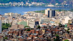 Lula da Silva descartó una intervención federal en Río de Janeiro tras los ataques de la mafia parapolicial. Lula da Silva descartó una intervención federal en Río de Janeiro tras los ataques de la mafia parapolicial.