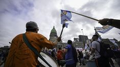 El bono para jubilados y pensionados seguirá siendo de $70 mi. El bono para jubilados y pensionados seguirá siendo de $70 mi.