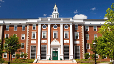 Los estudiantes estranjeros constituyen alrededor del 25% del cuerpo estudiantil de Harvard. Los estudiantes estranjeros constituyen alrededor del 25% del cuerpo estudiantil de Harvard.