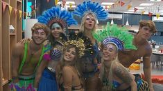 Los seis participantes restantes celebraron el carnaval. Los seis participantes restantes celebraron el carnaval.