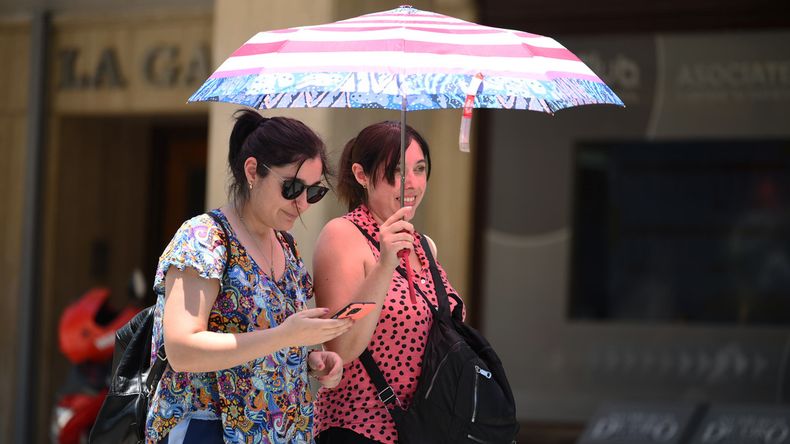 El SMN emitió alertas por calor extremo y tormentas para 260 localidades argentinas.