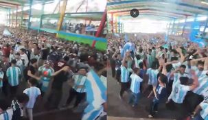 Los hinchas de Argentina en Bangladesh celebraron el triunfo de la Albiceleste. Los hinchas de Argentina en Bangladesh celebraron el triunfo de la Albiceleste.