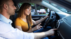 Viral: intentó enseñarle a manejar a su hija y terminó chocando contra un volquete Viral: intentó enseñarle a manejar a su hija y terminó chocando contra un volquete