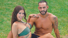 La pareja se mostró enamorada en una mega producción de fotos de famosos. La pareja se mostró enamorada en una mega producción de fotos de famosos.