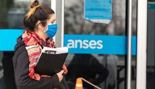 Los titulares de AUH y AUE recibieron la buena noticia de otro aumento de un beneficio comptaible con la asignación. Los titulares de AUH y AUE recibieron la buena noticia de otro aumento de un beneficio comptaible con la asignación.