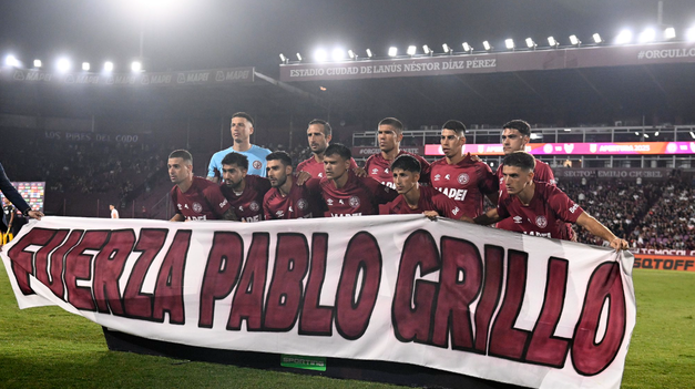 Los futbolistas de Lanús también se solidarizaron con Grillo, el fotógrafo que pelea por su vida tras la represión en el Congreso