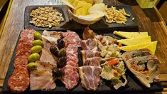 El bodegón barato de Buenos Aires que hace una tabla de picada sensacional. El bodegón barato de Buenos Aires que hace una tabla de picada sensacional.