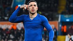 Enzo Fernández fue vendido al Chelsea por 121 millones de Euros en 2023. Enzo Fernández fue vendido al Chelsea por 121 millones de Euros en 2023.