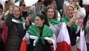 Festejos de mujeres en Irán tras los ataques de Estados Unidos e Israel